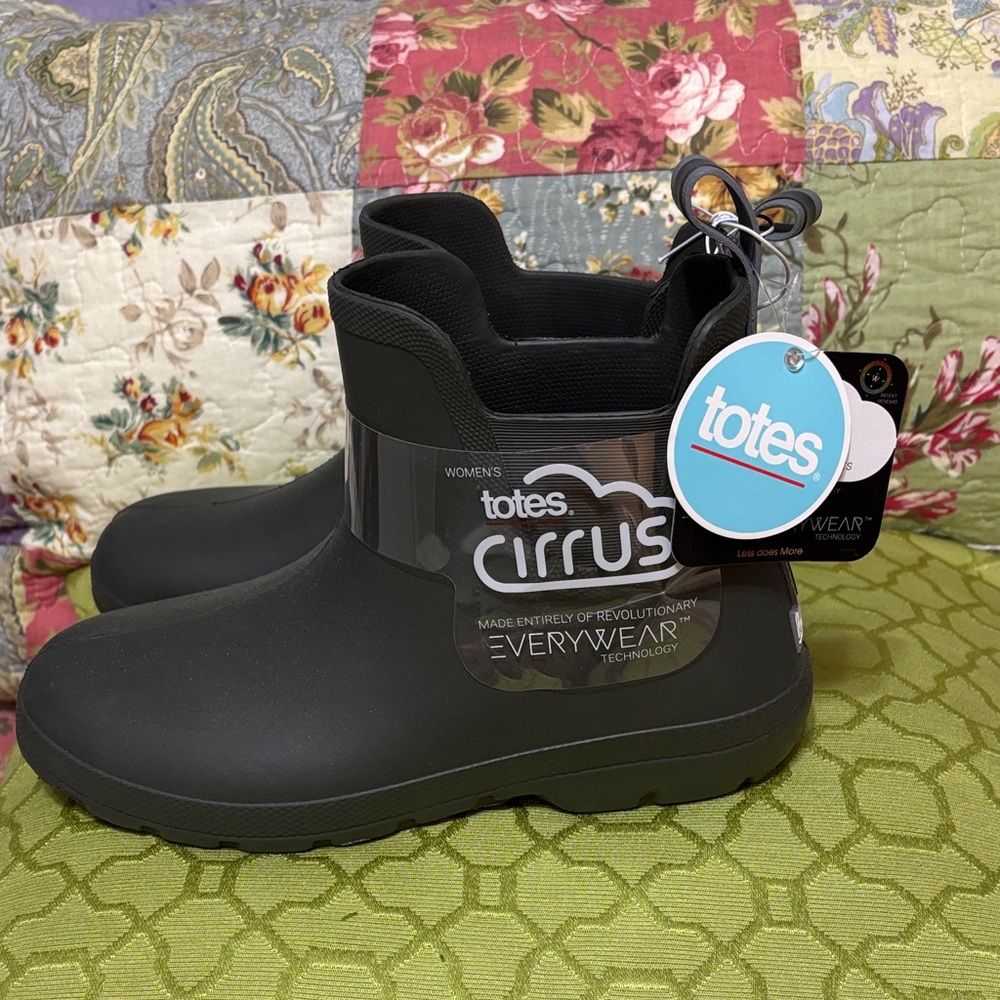 NWT totes Cirrus Women's Black Waterproof Ankle Rain Boots